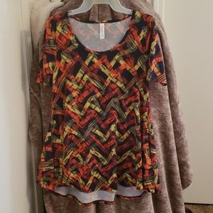 Lularoe Perfect Tee size XXS cool design
